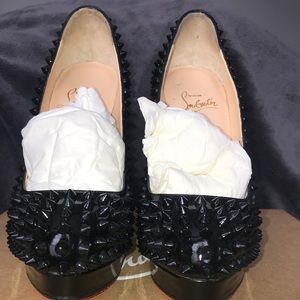 I’m selling some Christian Louboutin shoes